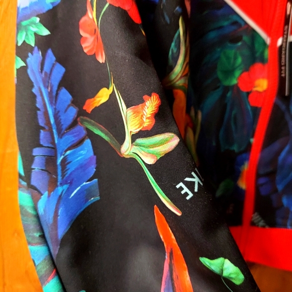 Nike Multicolor Tropical Patterned Cropped Jacket - Picture 8 of 10